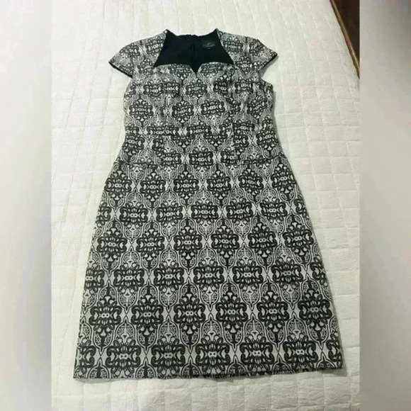Adrianna Papell Dresses & Skirts - Adrianna Papell Black and Silver‎ Demask Print Bodycon Dress Size 10P